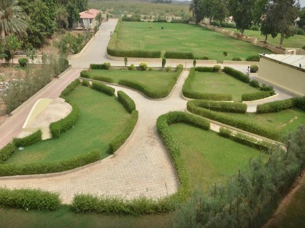 Hotel Seven Sky Clarks Exotica Bhuj Exterior foto
