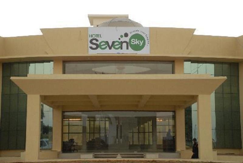 Hotel Seven Sky Clarks Exotica Bhuj Exterior foto