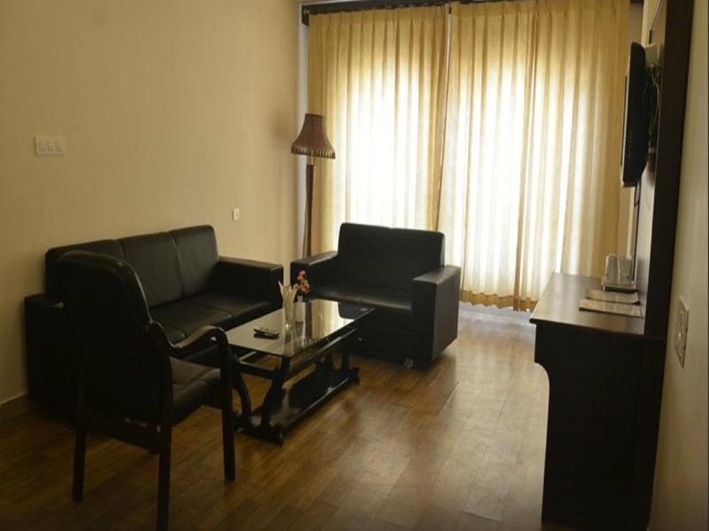 Hotel Seven Sky Clarks Exotica Bhuj Habitación foto