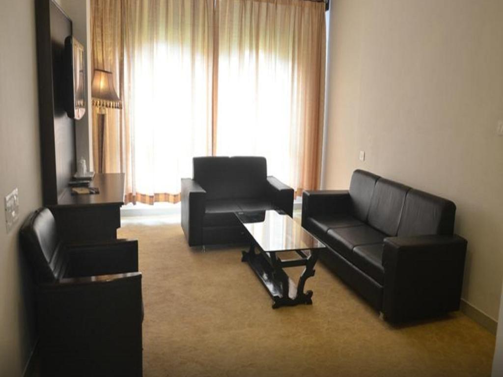 Hotel Seven Sky Clarks Exotica Bhuj Habitación foto