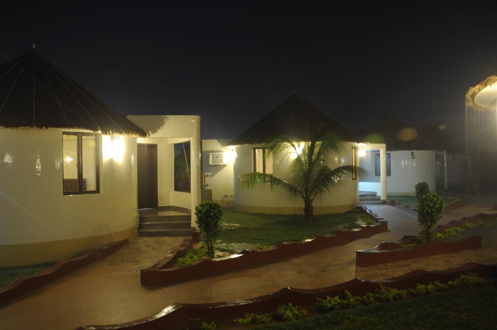 Hotel Seven Sky Clarks Exotica Bhuj Habitación foto
