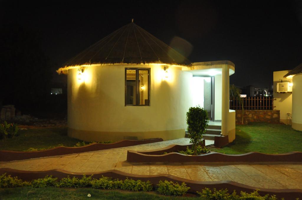 Hotel Seven Sky Clarks Exotica Bhuj Exterior foto