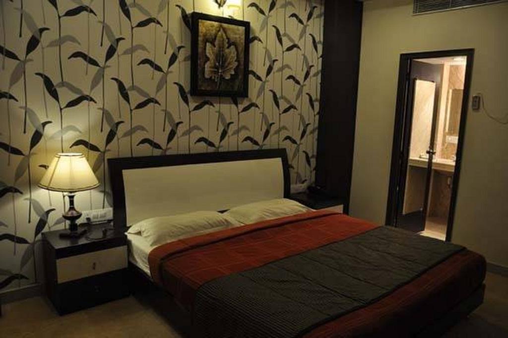 Hotel Seven Sky Clarks Exotica Bhuj Habitación foto