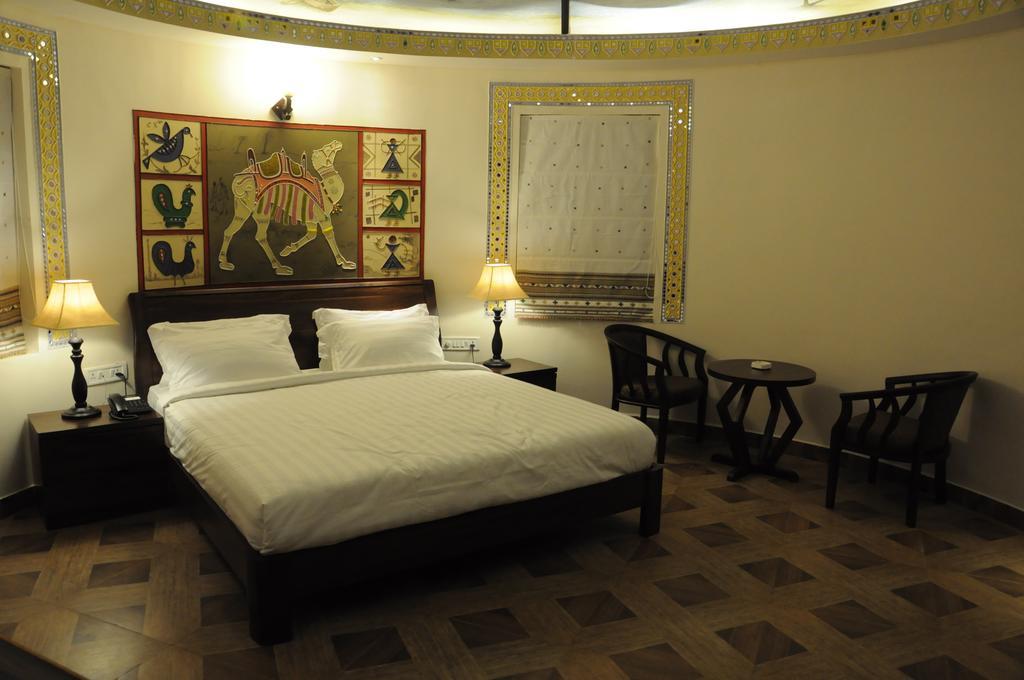 Hotel Seven Sky Clarks Exotica Bhuj Habitación foto