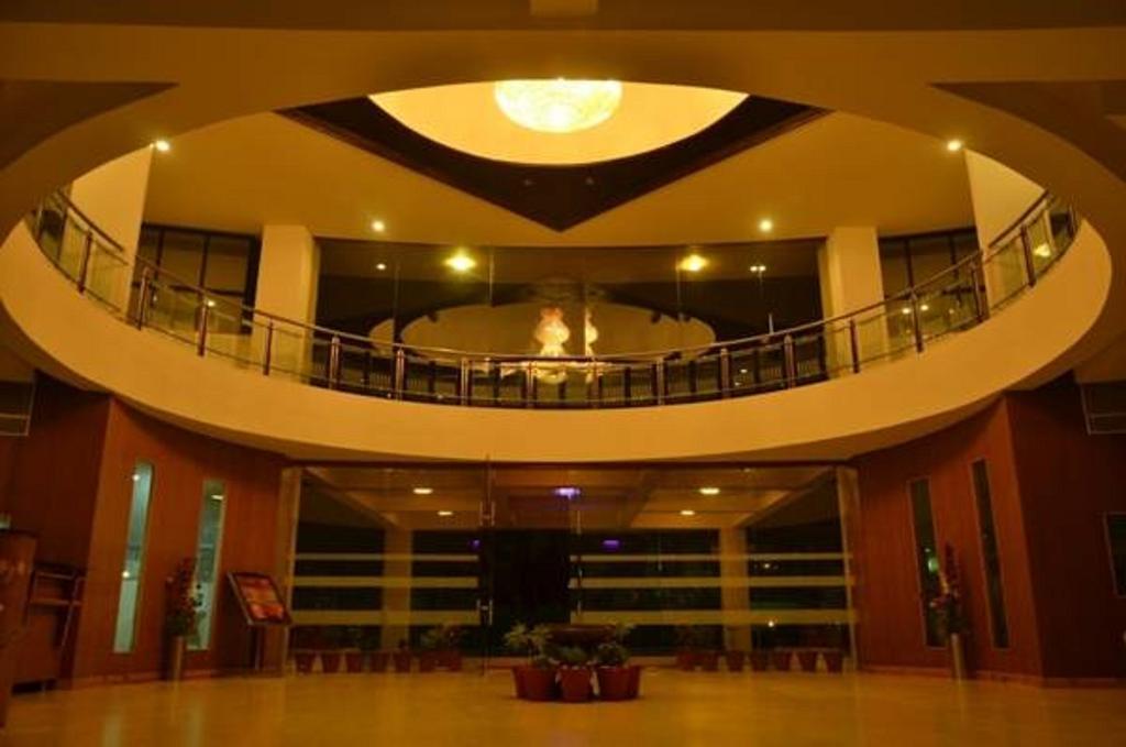 Hotel Seven Sky Clarks Exotica Bhuj Habitación foto