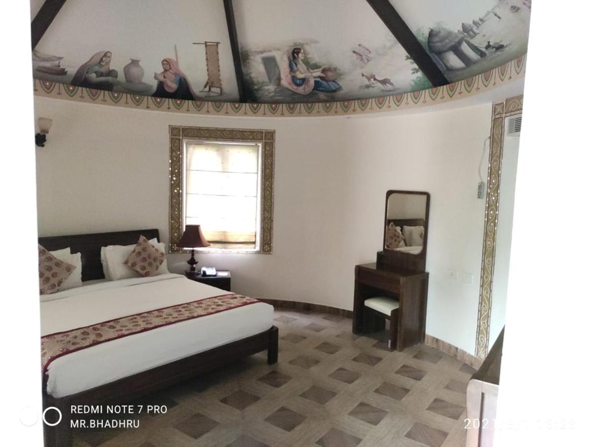 Hotel Seven Sky Clarks Exotica Bhuj Exterior foto