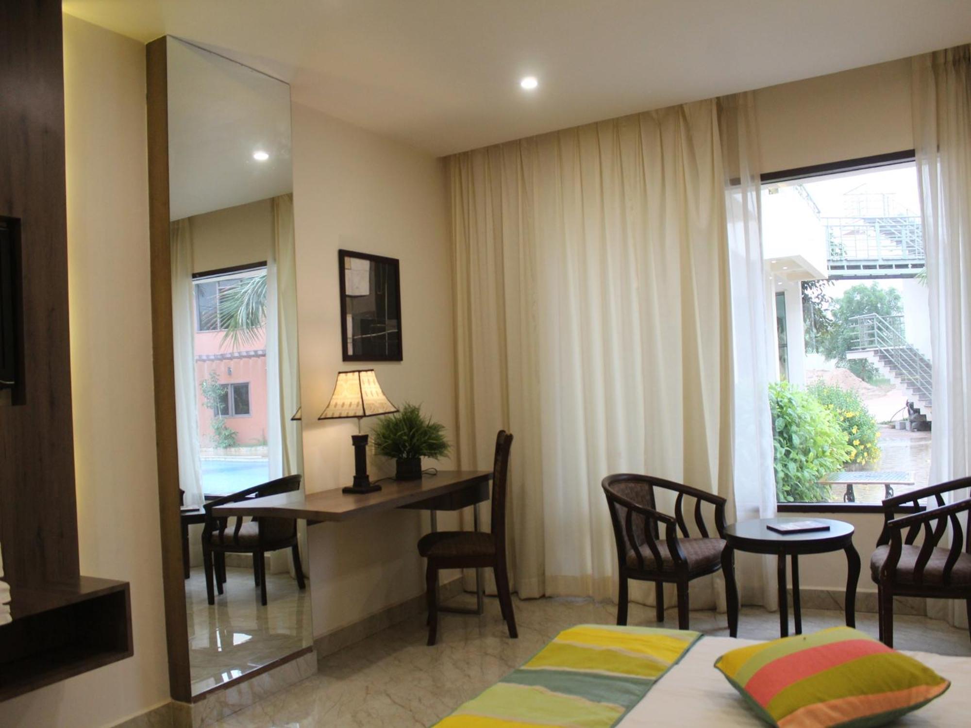 Hotel Seven Sky Clarks Exotica Bhuj Exterior foto