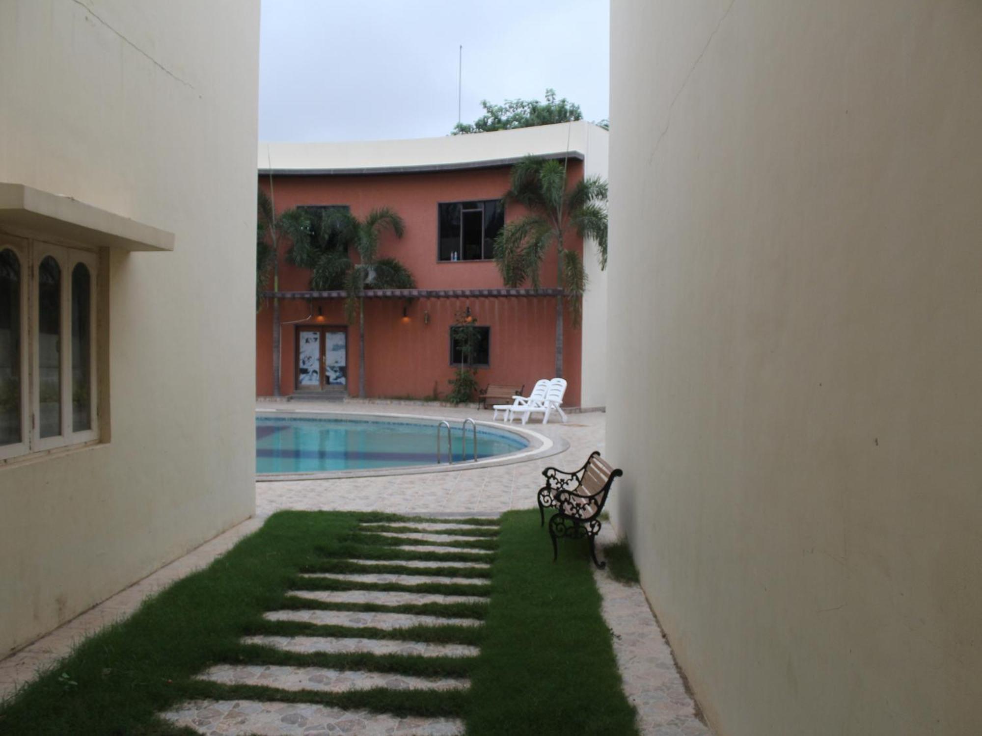 Hotel Seven Sky Clarks Exotica Bhuj Exterior foto