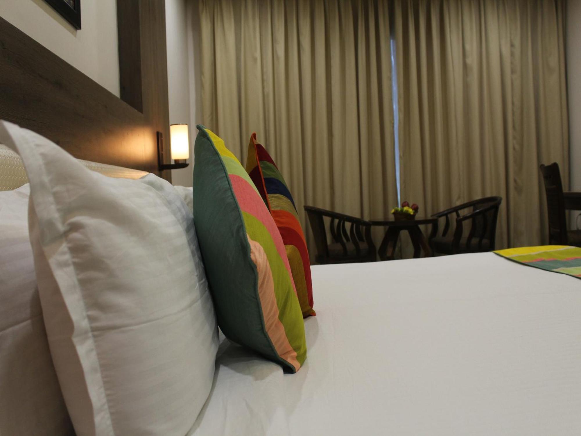 Hotel Seven Sky Clarks Exotica Bhuj Exterior foto