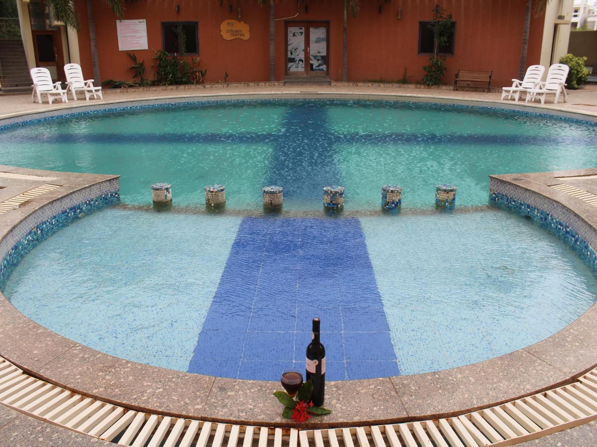 Hotel Seven Sky Clarks Exotica Bhuj Exterior foto