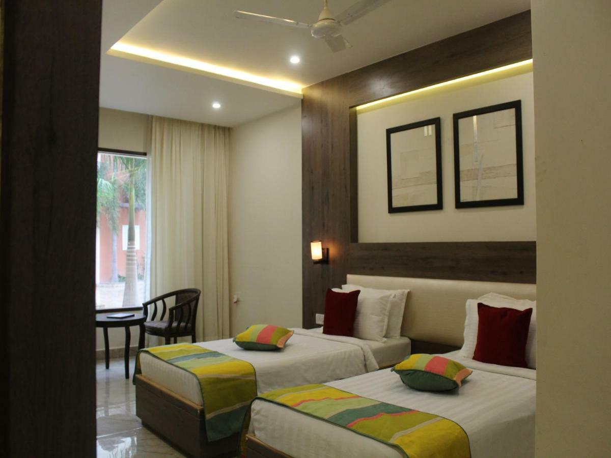 Hotel Seven Sky Clarks Exotica Bhuj Exterior foto