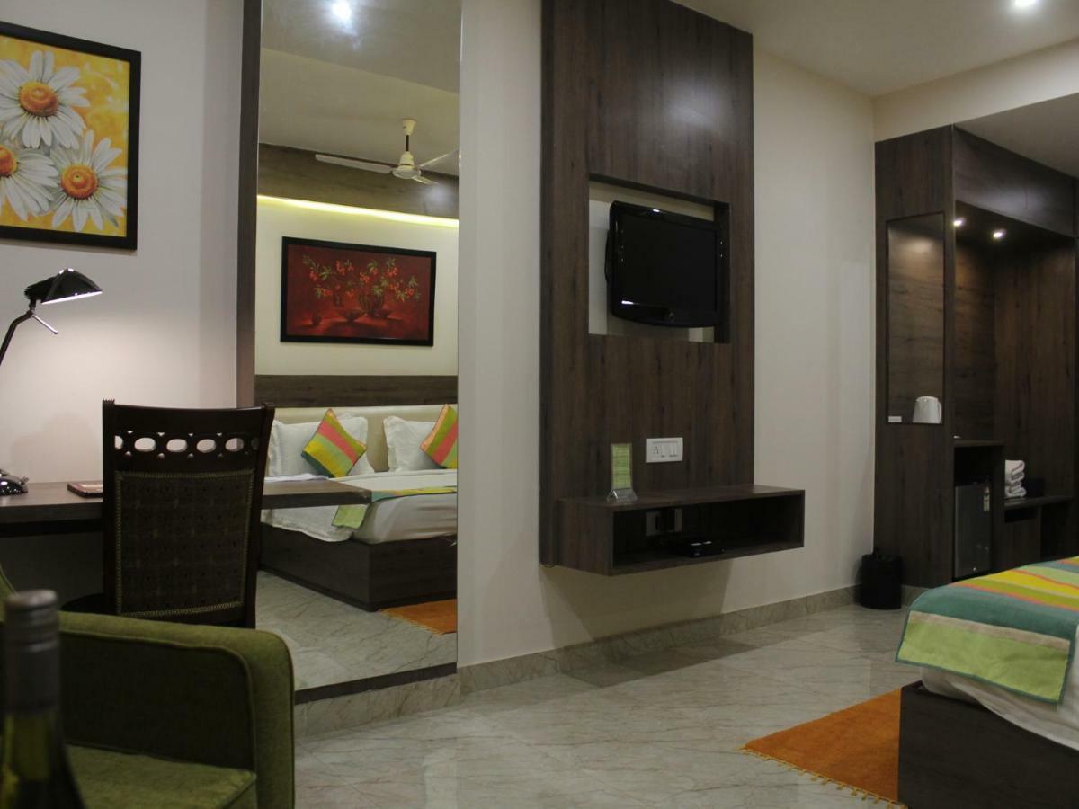 Hotel Seven Sky Clarks Exotica Bhuj Exterior foto