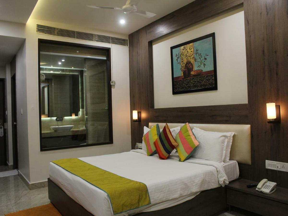 Hotel Seven Sky Clarks Exotica Bhuj Exterior foto